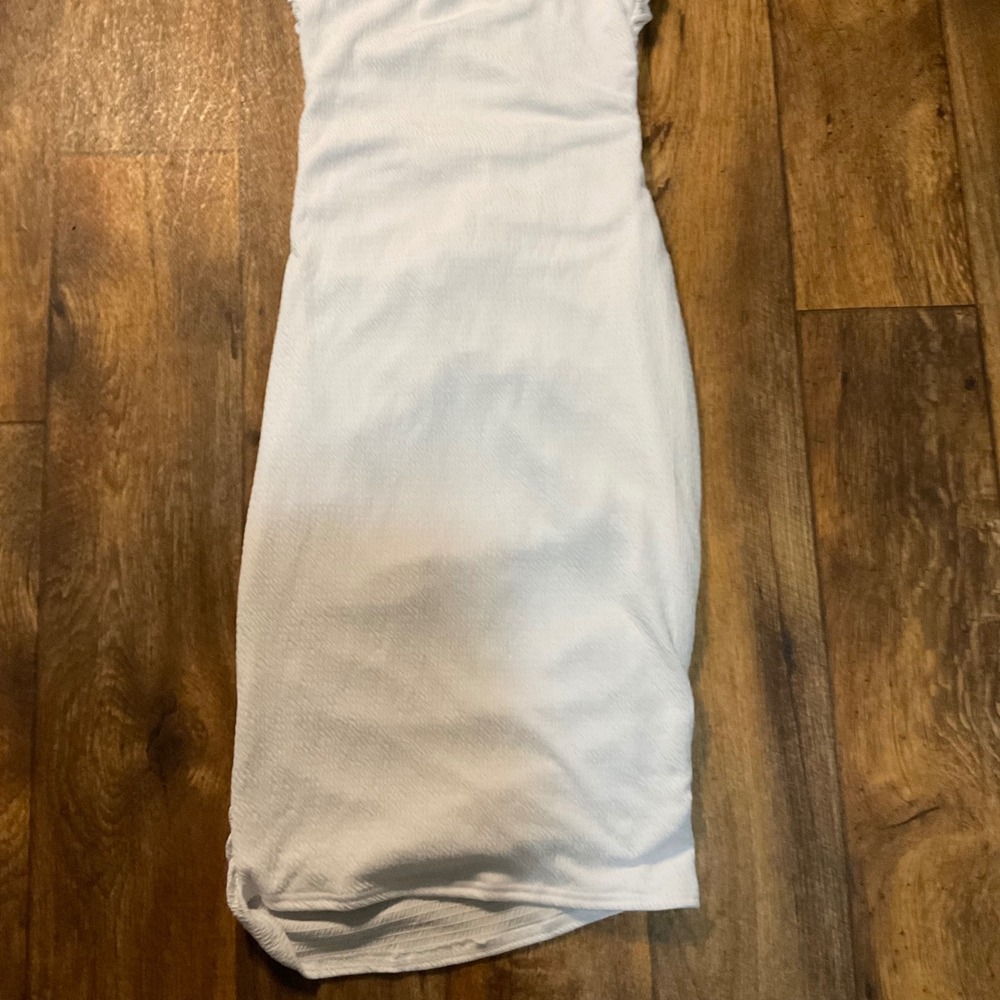 Pretty Little Things Dress Size 8 Fitted Spaghetti Straps Rouched White  Knee Ln - Picture 10 of 10